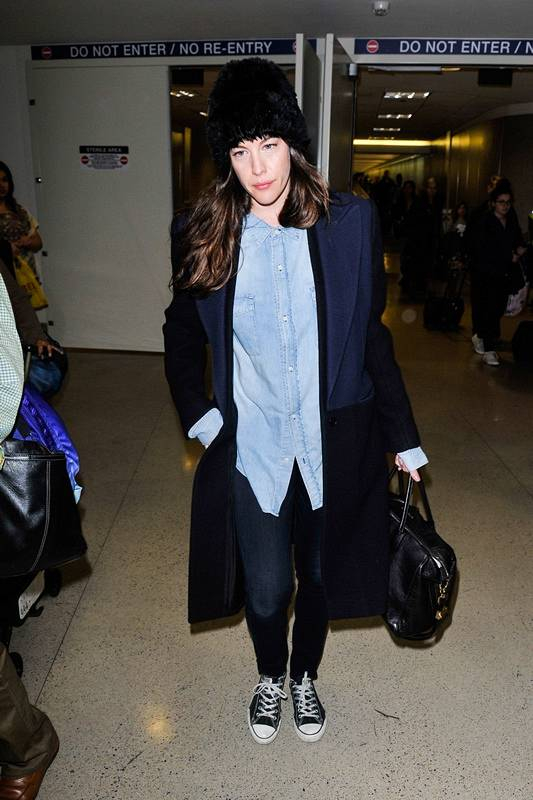 A tired looking Liv Tyler touches down at LAX