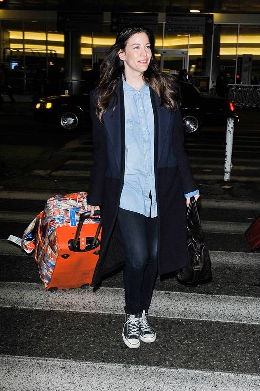A tired looking Liv Tyler touches down at LAX