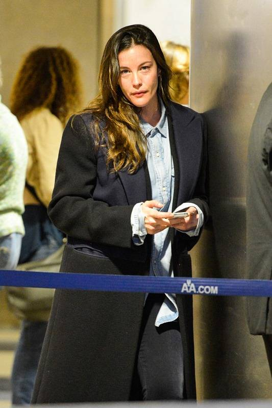 A tired looking Liv Tyler touches down at LAX