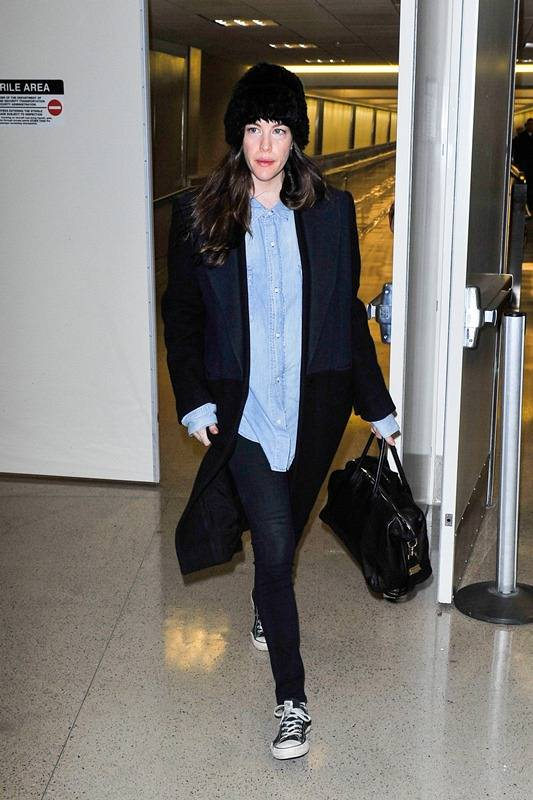 A tired looking Liv Tyler touches down at LAX