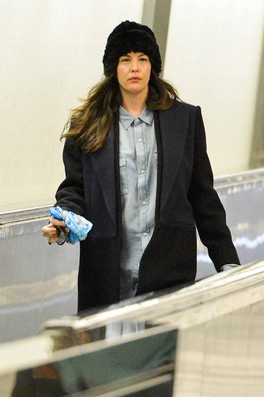 A tired looking Liv Tyler touches down at LAX