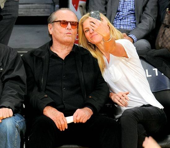 461325751NV002 Celebrities 