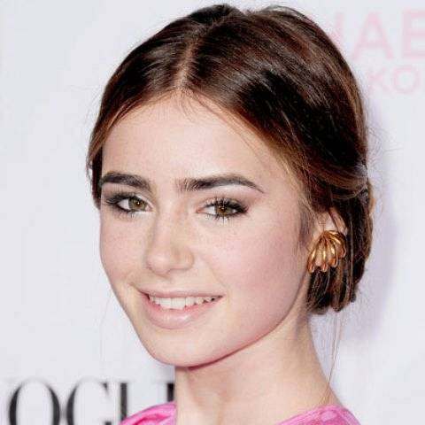 2010-Lily-Collins-400c