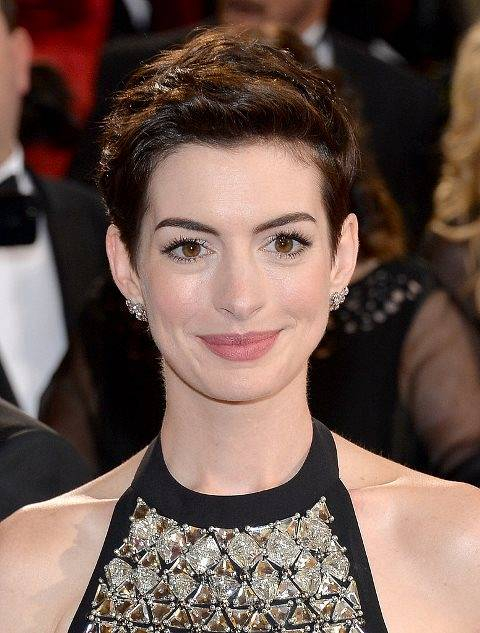 Anne-Hathaway-2014-Oscars