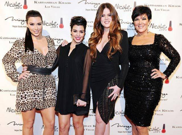 1367962925 kim-kardashian-kourtney-kardashian-khloe-kardashian-kris-jenner-lg