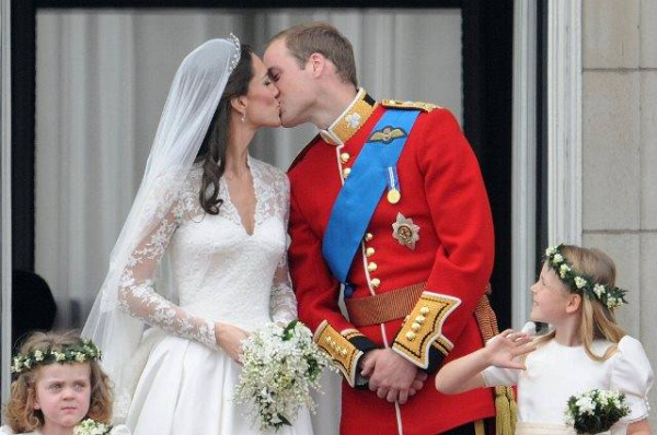 Kate-Middleton-Prince-William-sealed-love-kiss-after