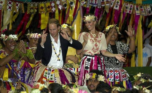 Kate-Middleton-smiled-big-Prince-William-dance-moves-Tuvalu