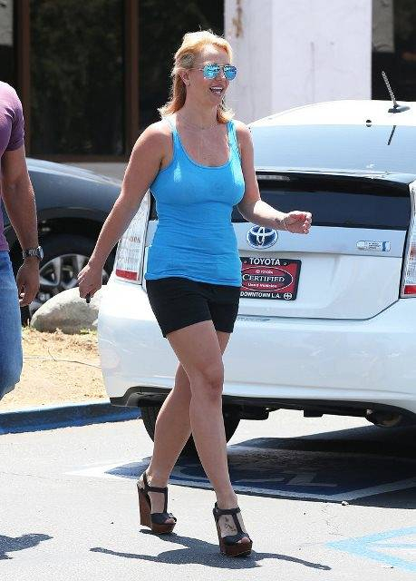 Britney-Spears-ran-errands-Wednesday-LA