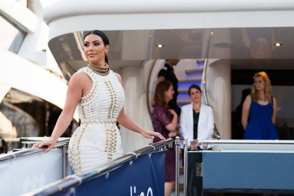 Kim-Kardashian-appropriately-wore-rope-dress-yacht-party