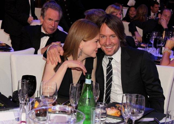 Nicole-got-close-her-man-January-2011-Critics-Choice