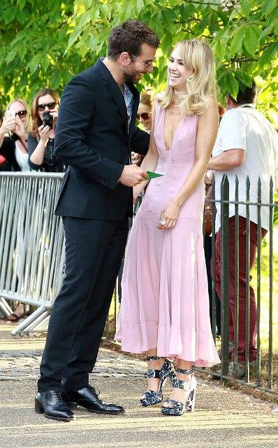 Bradley-Cooper-Suki-Waterhouse-laughed-together-annual