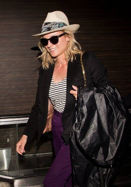 Diane-Kruger-smiled-while-arriving-LAX-Tuesday
