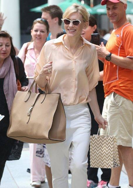 Cate-Blanchett-all-smiles-NYC-Saturday