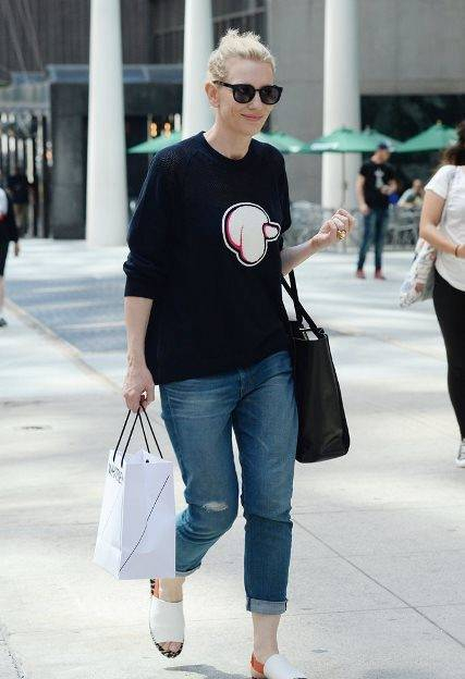 Cate-Blanchett-kept-casual-she-shopped-NYC-Saturday
