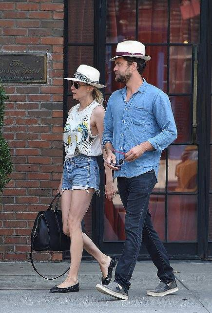 Diane-Kruger-Joshua-Jackson-took-morning-stroll-SoHo