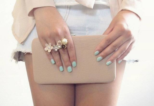 Pastel nails