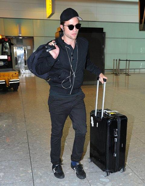 Robert-Pattinson-touched-down-London-Tuesday