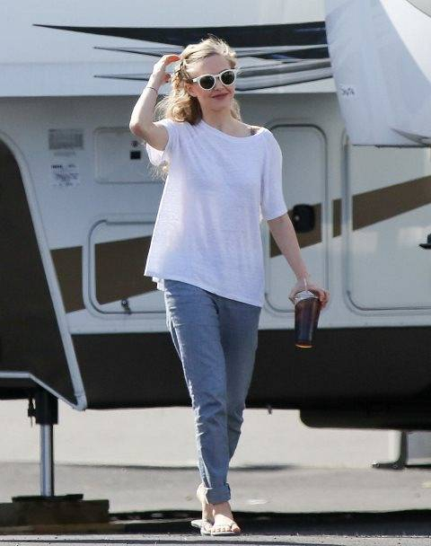 Amanda-Seyfried-kept-casual-set-Ted-2-Monday