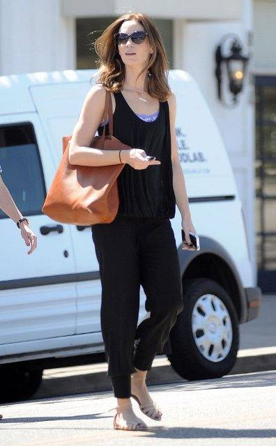 Emily-Blunt-stepped-out-Beverly-Hills-Saturday