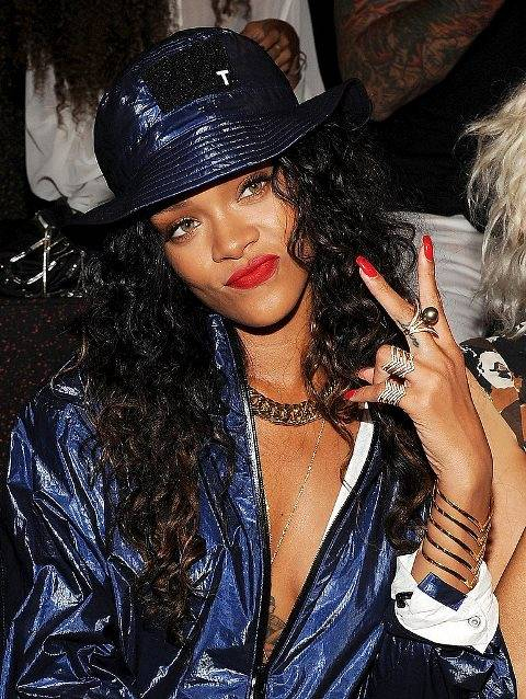 Rihanna-good-spirits-Alexander-Wang-show-Saturday