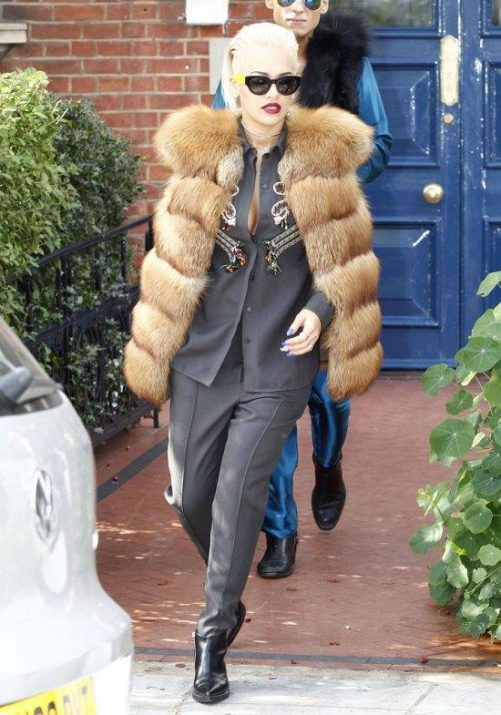 Rita-Ora-looked-ready-camera-when-she-stepped-out-London