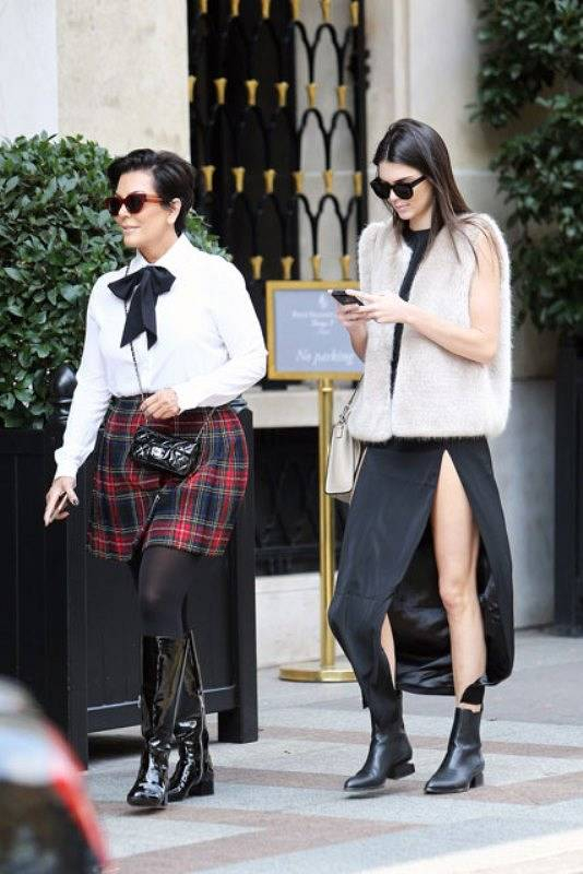 Kris and Kendall Jenner back to lunch  Paris