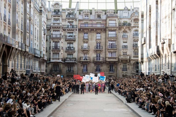 Pixelformula ChanelWomenswear Summer 2015Ready To Wear Paris