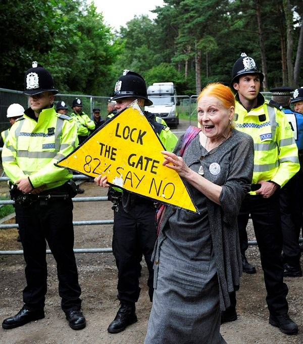 epa03826878 Britain  s designer and activist Vivienne Westwood stands holding a sign against fracking at entrance of the Cuadrilla Resources site in Balcome West Sussex  Britain  16 August 2013  The extraction by hydraulic fracturing  or fracking  faces s