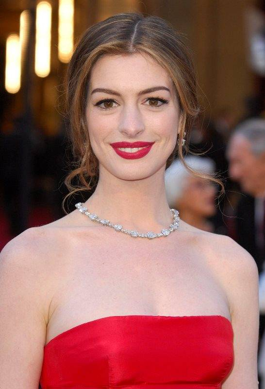 anne hathaway red dress red lo