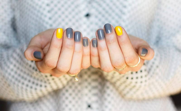 grey-and-yellow-nails-1