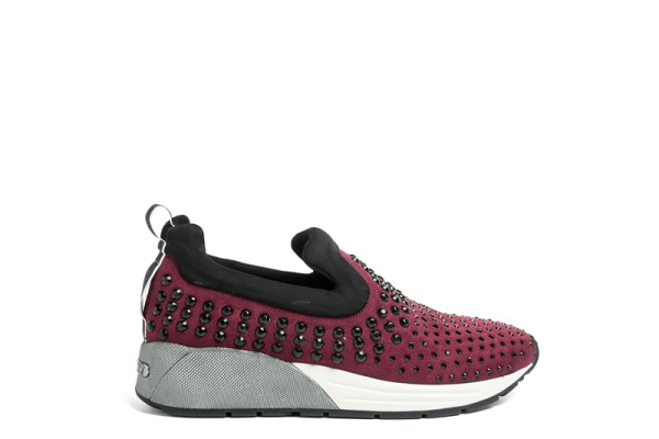 Sneakers, Replay