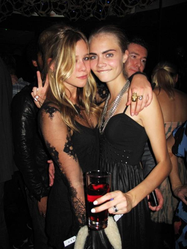 Cara-Delevingne-and-her-buddy-Jazzy-