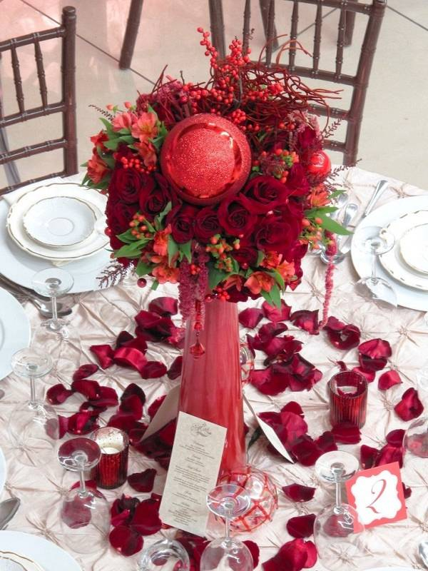 awesome-christmas-wedding-centerpieces-43