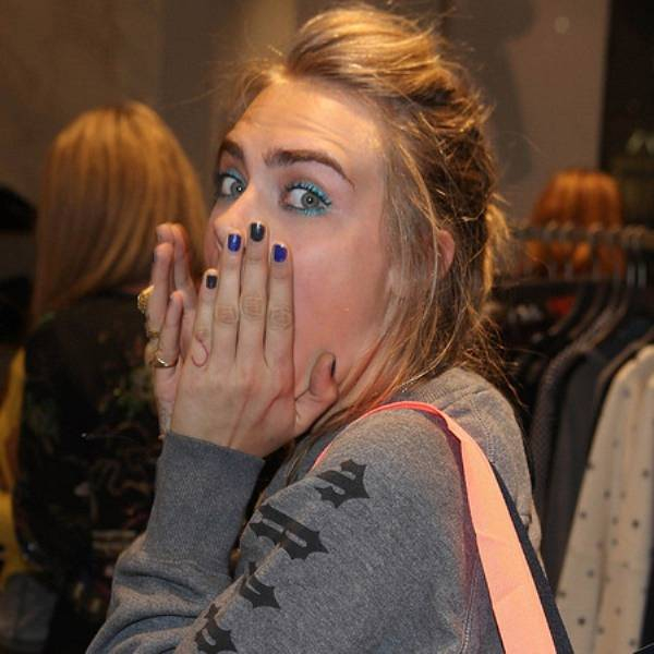 cara delevingne blue eye makeup nails trend