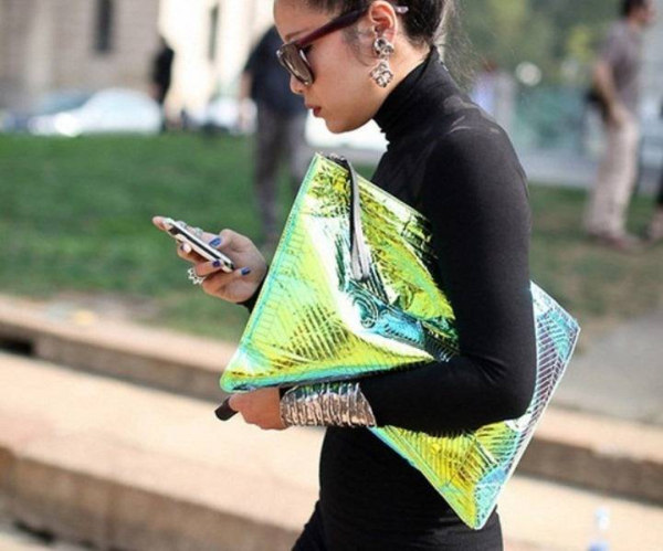 holographic-street-style-trend-clutch - Copy