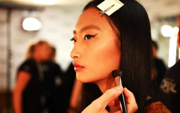 1673-a-model-backstage-at-vamff-2014-1000x0-3