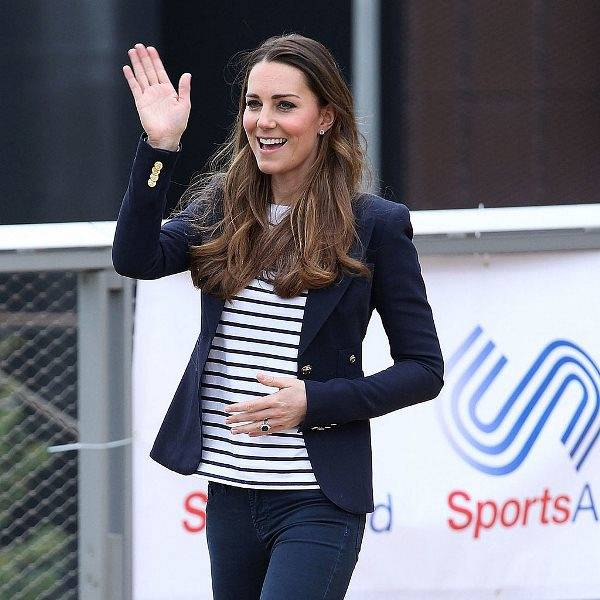 Kate-Middleton-Striped-Shirt-Jeans