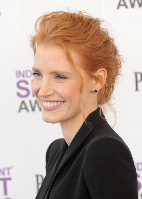 Jessica-Chastain-Red-Casual-Loose-Bun-Updo