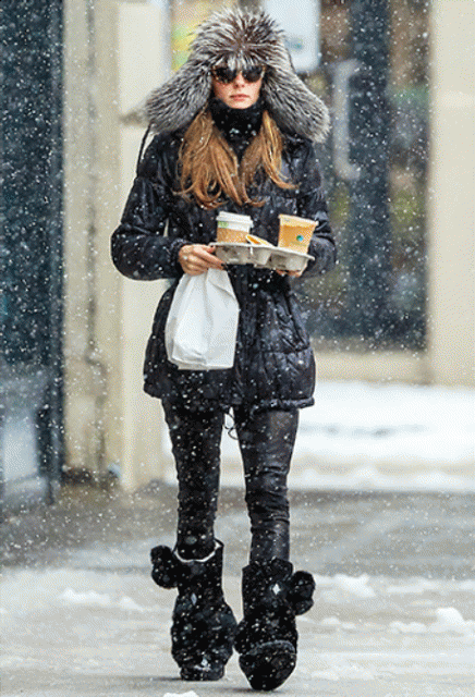 Olivia-Palermo-on-a-ocffee-jaunt-in-Apr  s-Ski-Style-with-