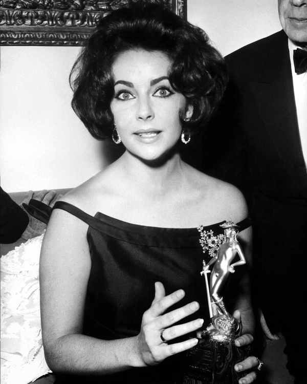 Rome  January 1962 Elizabeth Taylor receives the David di Donatello Award