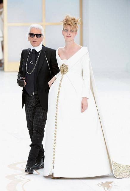 Chanel-Haute-Couture-FW15-Ashleigh-Good-7-Months