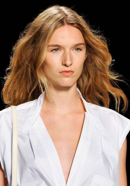 bcbg-wavy-boucles