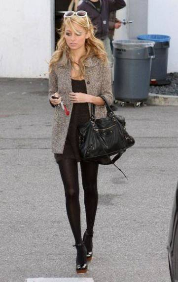 Hollywood  2007-2-13   Byline MUST read PHAMOUS FOTOS    GERMAN CLIENTS  Doppelt Anstrich    Actress NICOLE RICHIE leaving a studio in Hollywood