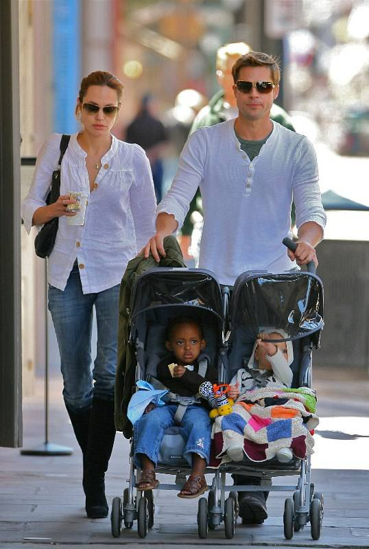 Angelina Jolie and Brad Pitt with daughters Shiloh and Zahara out for a relaxing stroll on a sunny day in New Orleans  r P  rPicture by  Brett Kaffee br  r B Ref  KAFNY MASNY MEFL 050307 A    B    r P  r B Splash News and Pictures  B  br  rLos Angeles  31