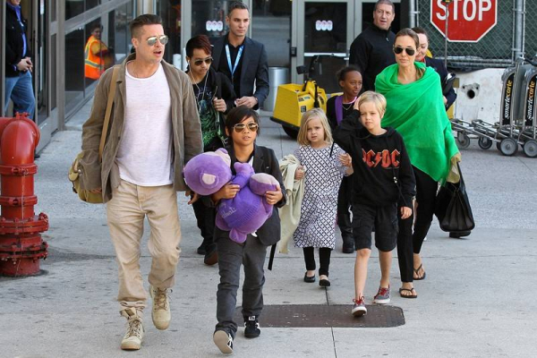 Brad Pitt  Angelina Jolie and family arriving at LAX  r P  rPictured  Brad Pitt and Angelina Jolie r P  B Ref  SPL693910  050214    B  BR    rPicture by  Splash News BR    r  P  P  r B Splash News and Pictures  B  BR    rLos Angeles  310-821-2666 BR    rN