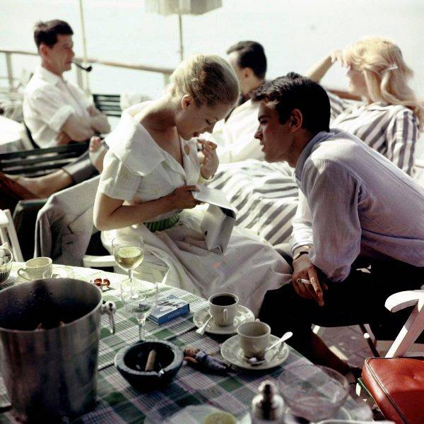 Alain-Delon-At-Cannes-with-Romy-in-1959