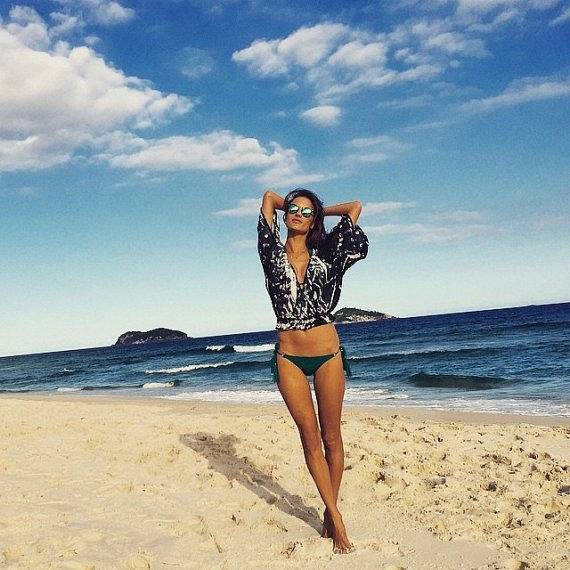 Alessandra-Ambrosio-Vacations-Rio-de-Janeiro