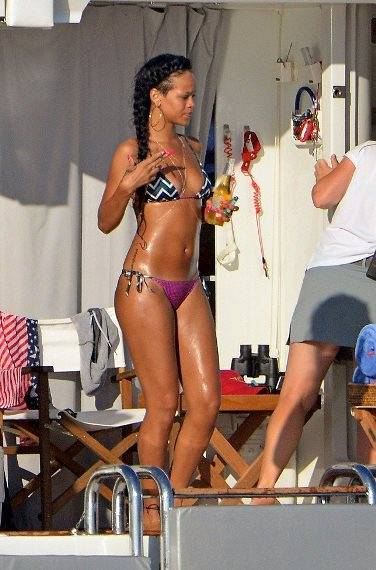 Rihanna-Charlie-Matthew-Zink-Bikini-Pictures