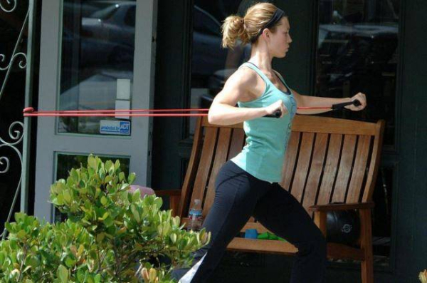 Jessica Biel does some heavy duty working out doing some weight and resistance training under the watchful eye of her personal trainer at the Pro Gym in Brentwood  Ca r P  r B Pictures by London Entertainment Splash  B  r P  r B Ref   LELA 210606 B EXCLUS