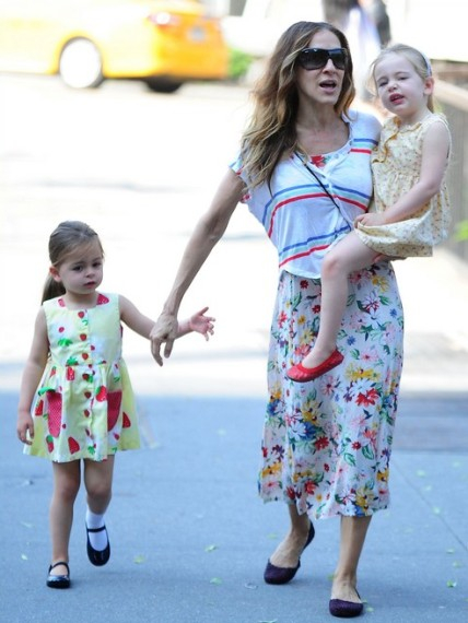 51115010   Sex and the City   star Sarah Jessica Parker walks her twin daughters to school on May 30  2013 in New York City  New York  FameFlynet  Inc - Beverly Hills  CA  USA -  1  818  307-4813